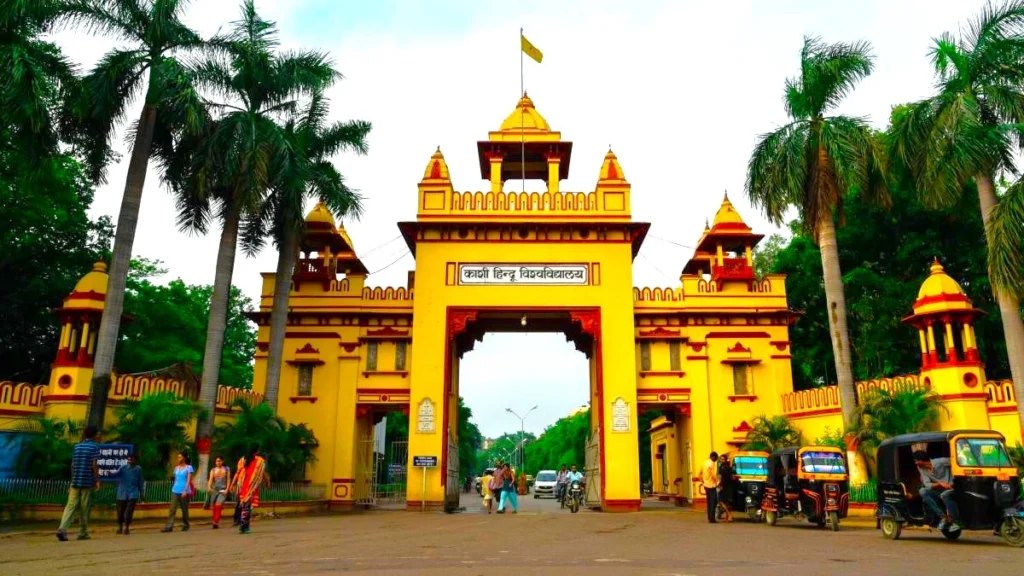बनारस हिंदू विश्वविद्यालय (BHU) ने शैक्षणिक सत्र 2024-2025 के अंडर ग्रेजुएट प्रोग्रामों के लिए  नोटिस जारी किया