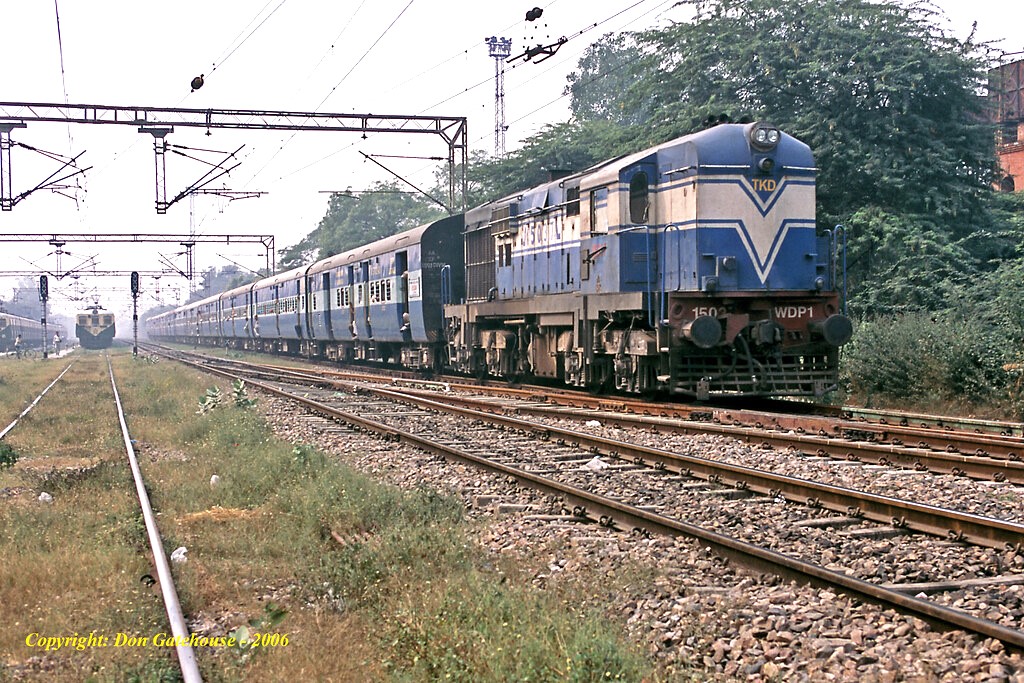 Bijnor Kisan Express Splits into Two Parts, Engine Moves 4 km Ahead with 13 Coaches, Incident Occurs at 80 kmh Speed